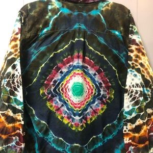 Women’s Tie Dyed Linen shirt is size Large